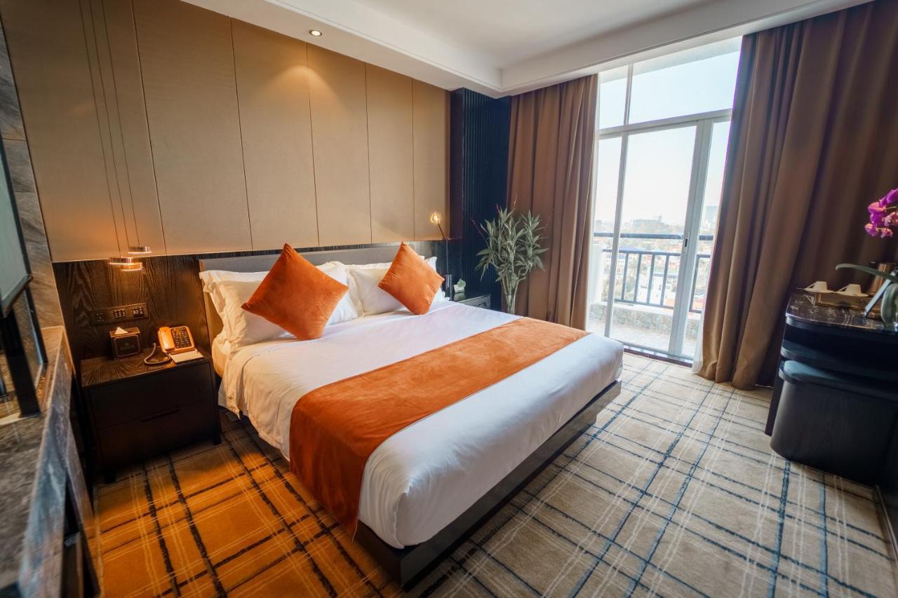 Ocean Hotel พนมเปญ ภายนอก รูปภาพ