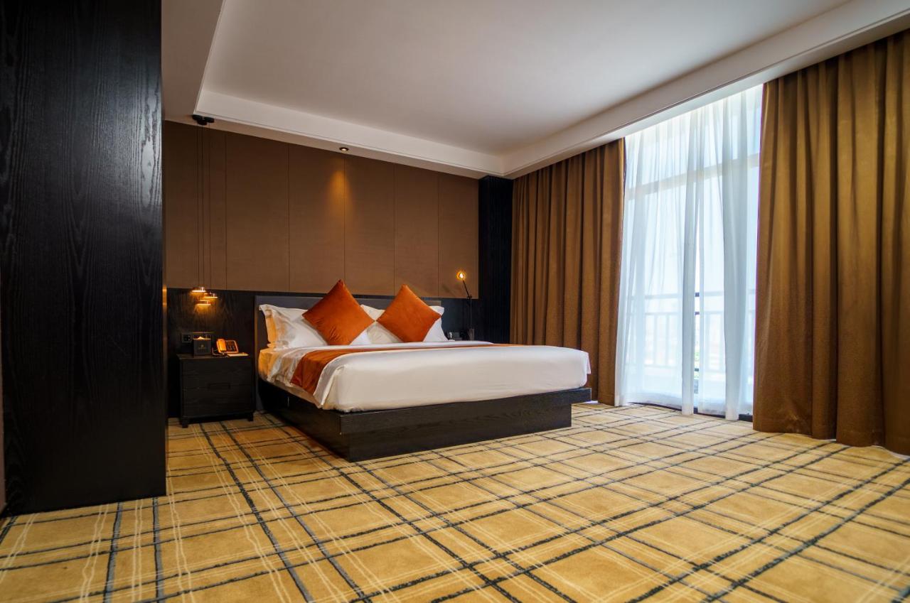 Ocean Hotel พนมเปญ ภายนอก รูปภาพ