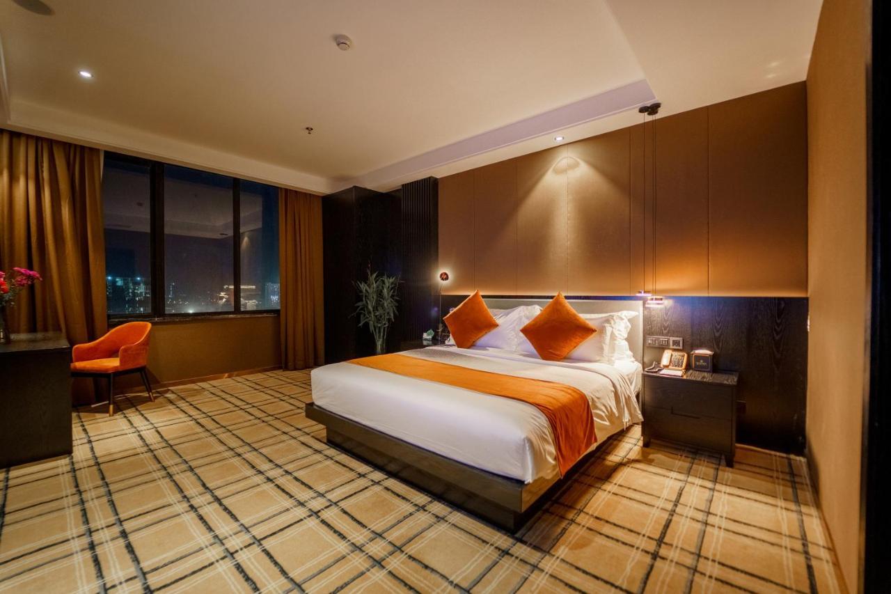 Ocean Hotel พนมเปญ ภายนอก รูปภาพ