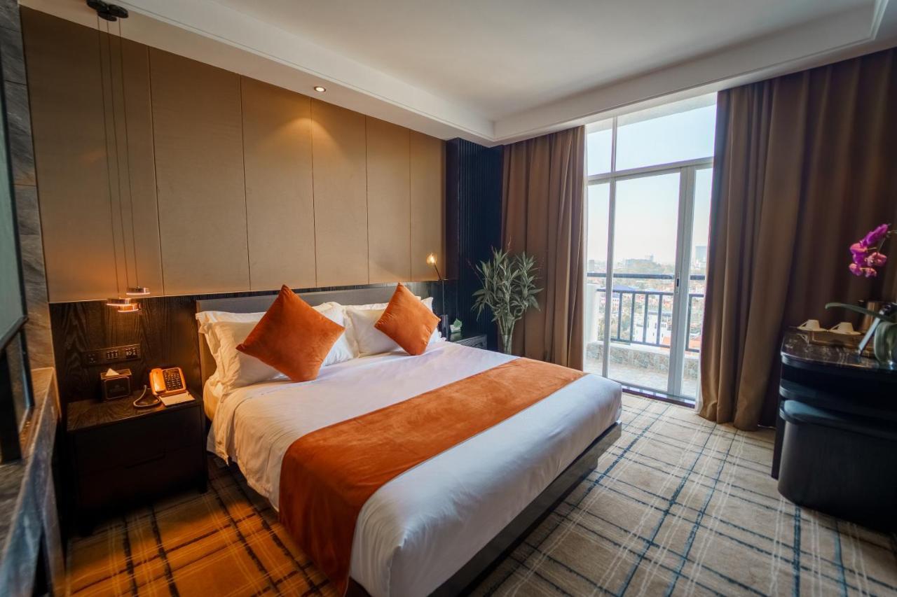 Ocean Hotel พนมเปญ ภายนอก รูปภาพ